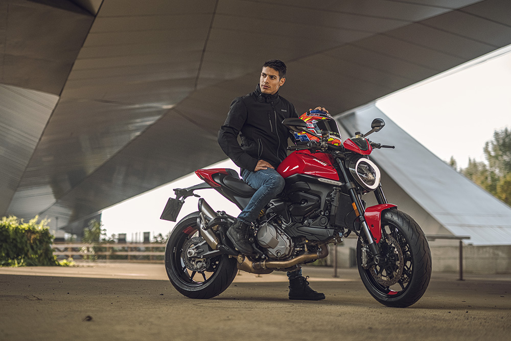 全新的2021 DUCATI Monster正式發表，使用937c.c. L型雙缸引擎，將取代原先的Monster 821和797